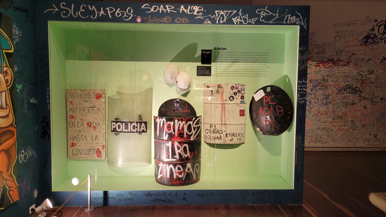 Exposición hip hop y rap en el Museo Nacional incluye piezas alusivas a la primera línea.