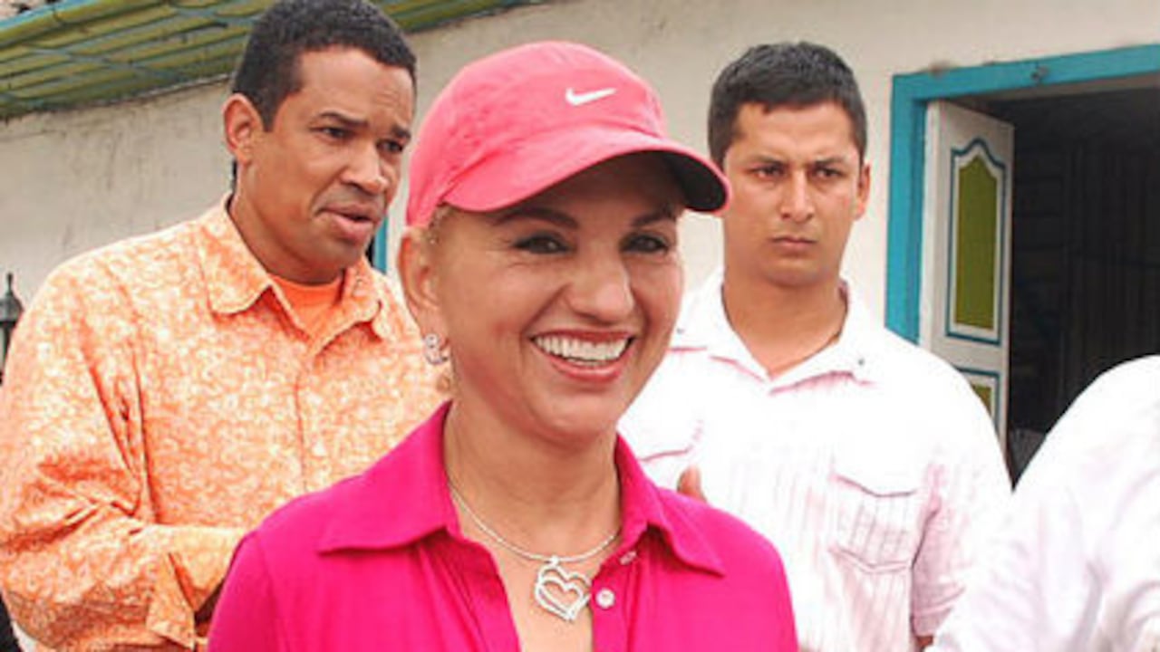 Senadora y exgobernadora de Quindío Amparo Arbeláez durante su campaña en enero de 2006.