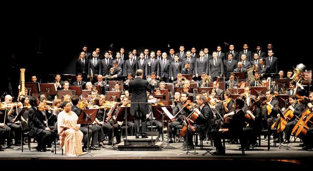 La soprano Betty Garcés y la Orquesta Sinfónica de Colombia.