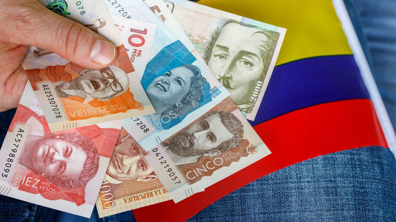 Dinero billetes pesos colombianos