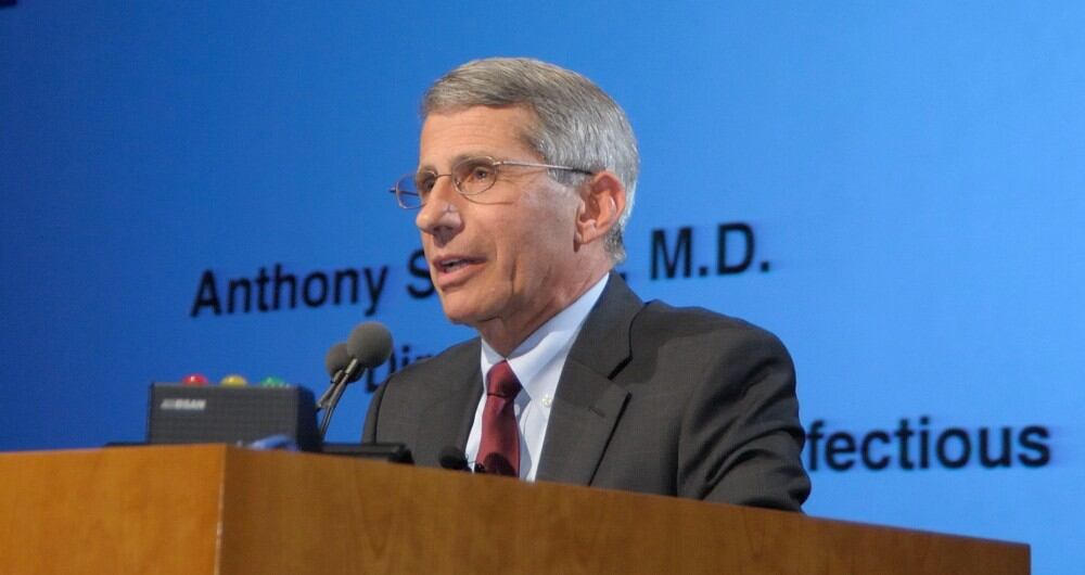 El epidemiólogo más importante de Estados Unidos así lo aseguró a los micrófonos de BBC. Advirtió que las dosis que se producirán para entonces no alcanzaran para vacunar a toda la población del país norteamericano.