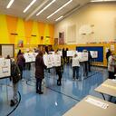 Los votantes emitieron sus votos el día de las elecciones, martes 3 de noviembre de 2020, en la escuela Willow en Lansing, Michigan. Foto: Matthew Dae Smith / Lansing State Journal vía AP.