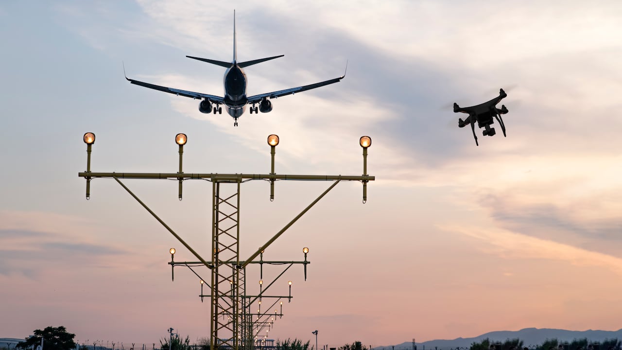 Las regulaciones llegan tras alertas del aeropuerto El Dorado.
