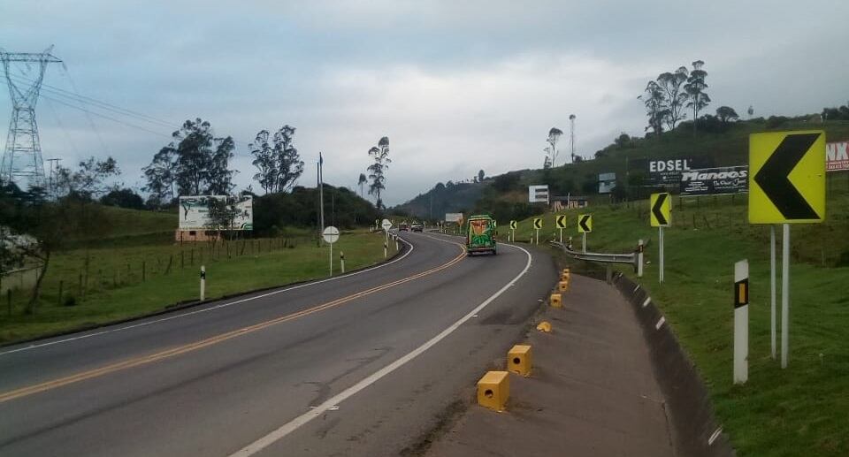 Cierre total en antigua vía Villavicencio-Bogotá por hundimiento de calzada
