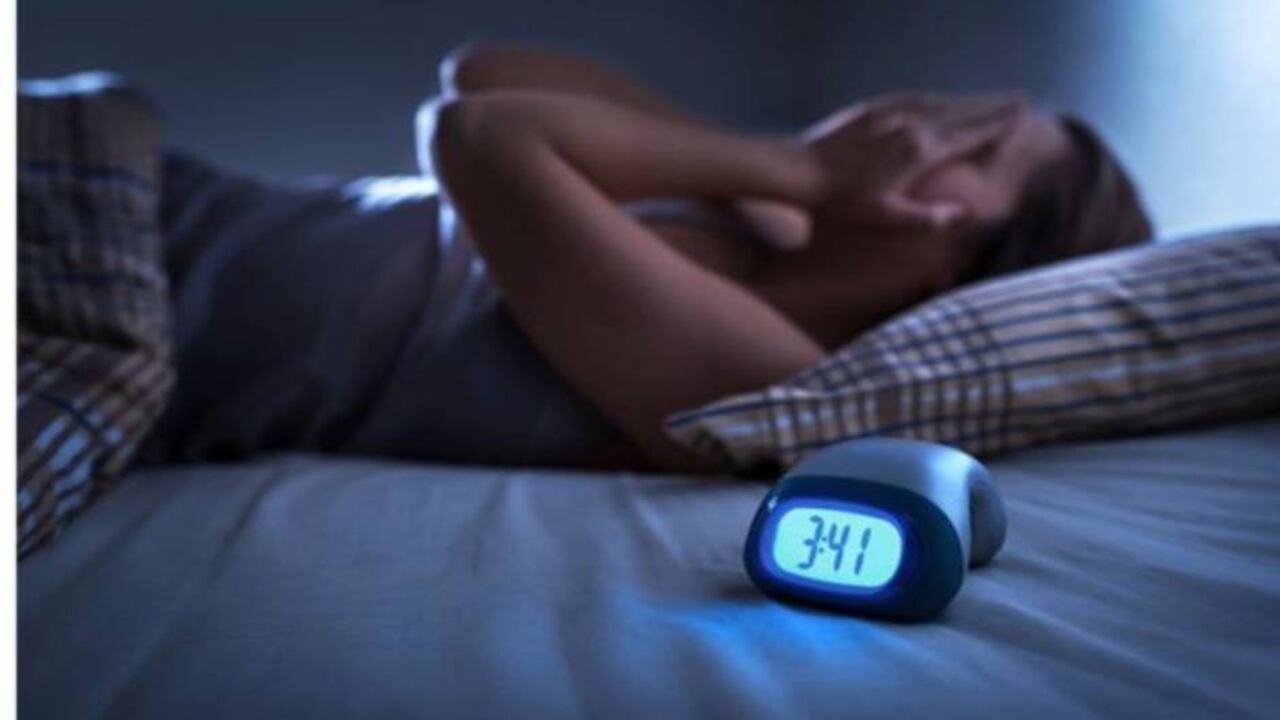 La hora de la cena es tan importante como los alimentos que se ingieren. Foto: Getty.