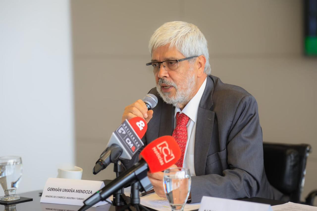 El ministro de Comercio, Industria y Turismo, Germán Umaña Mendoza, destacó que los recursos de las cuatro líneas para las mipymes permitirán fortalecer la apuesta por la internacionalización y la reindustrialización y financiarán, en condiciones más favorables, a los microempresarios para que mejoren su competitividad.