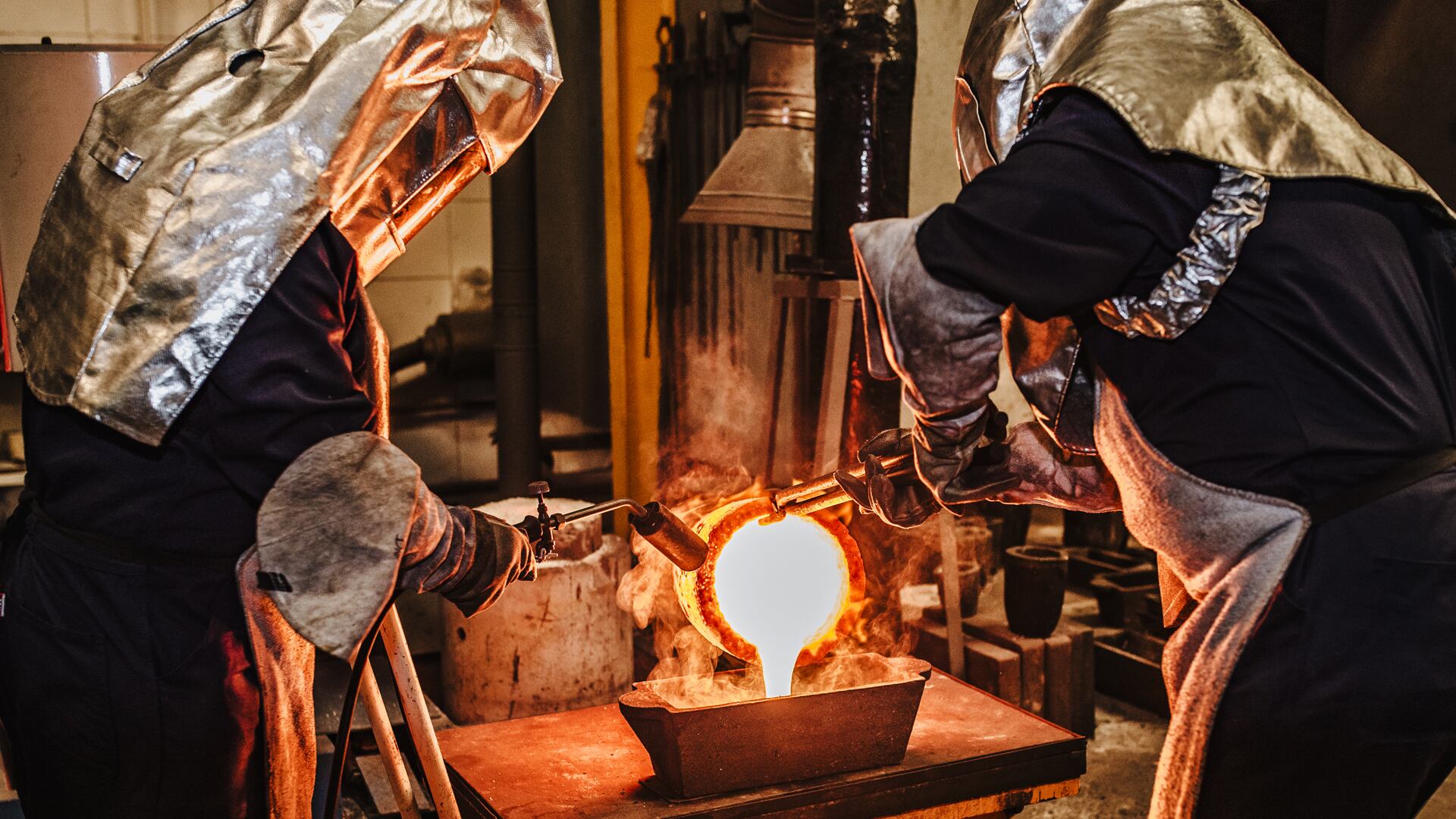 Los mineros o empresas que se asocian a la comercializadora deben cumplir con los requisitos legales de las autoridades y con los requerimientos de la compañía.