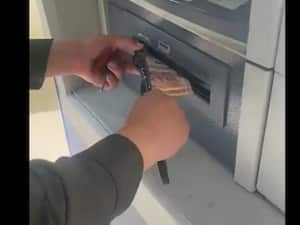 Denuncian una nueva modalidad de hurto en los cajeros de Cali.