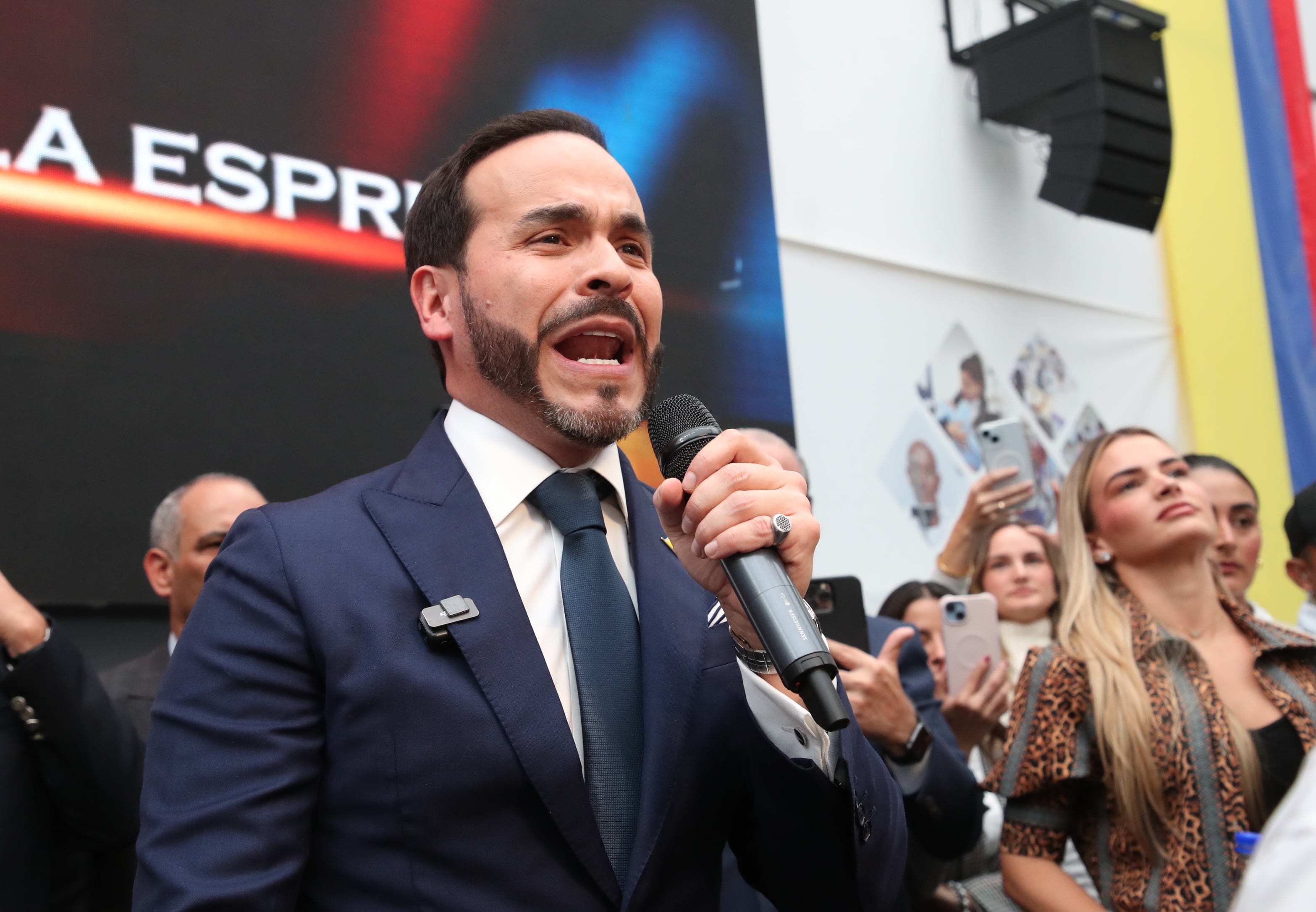 Entrega de firmas en la Registraduria, del precandidato Abelardo de la Espriella.