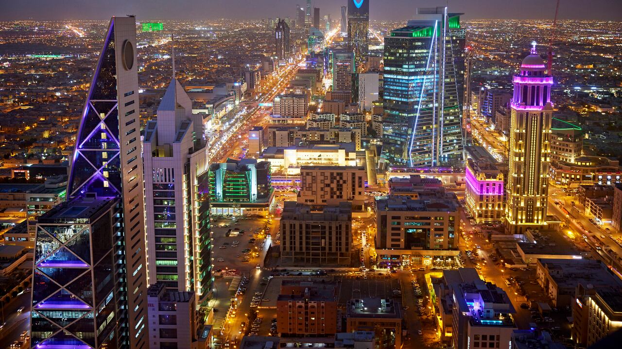 Riad, capital de Arabia Saudita, por la noche