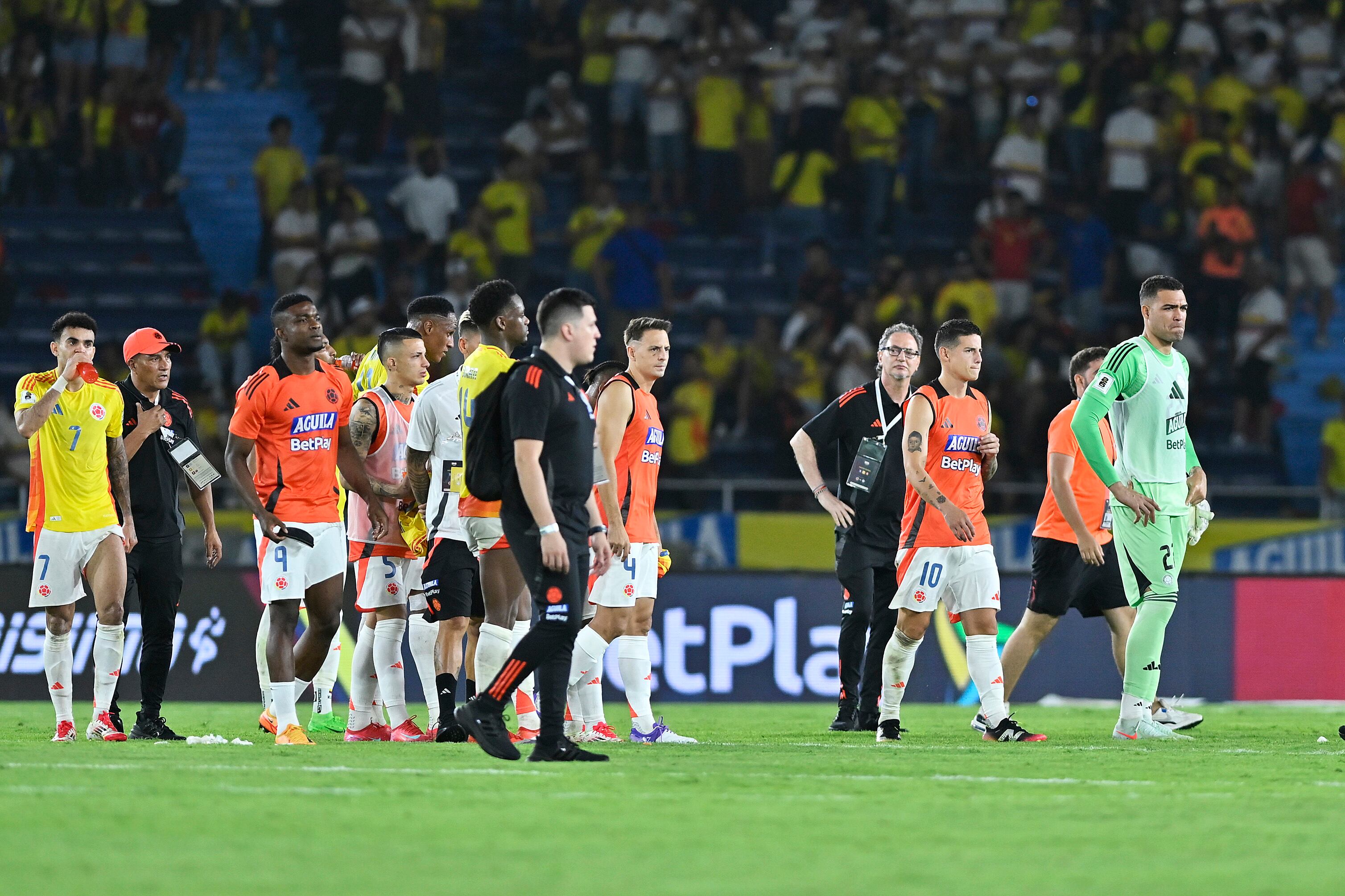Selección Colombia en la grama del Metropolitano tras perder con Paraguay