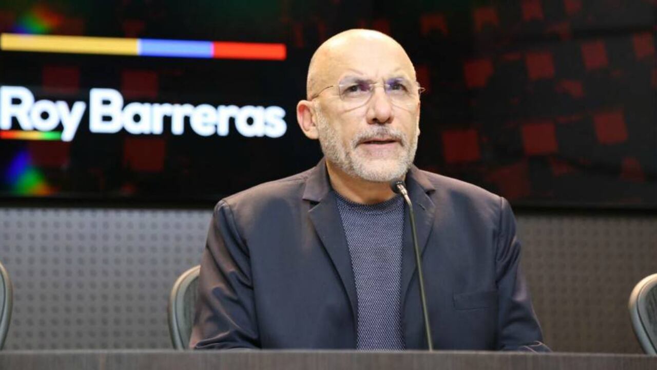 “Pierden el tiempo los amenazantes y quiero que lo sepan, tanto los que han cometido el error de identificarse, tanto los cientos de anónimos", aseguró el senador.