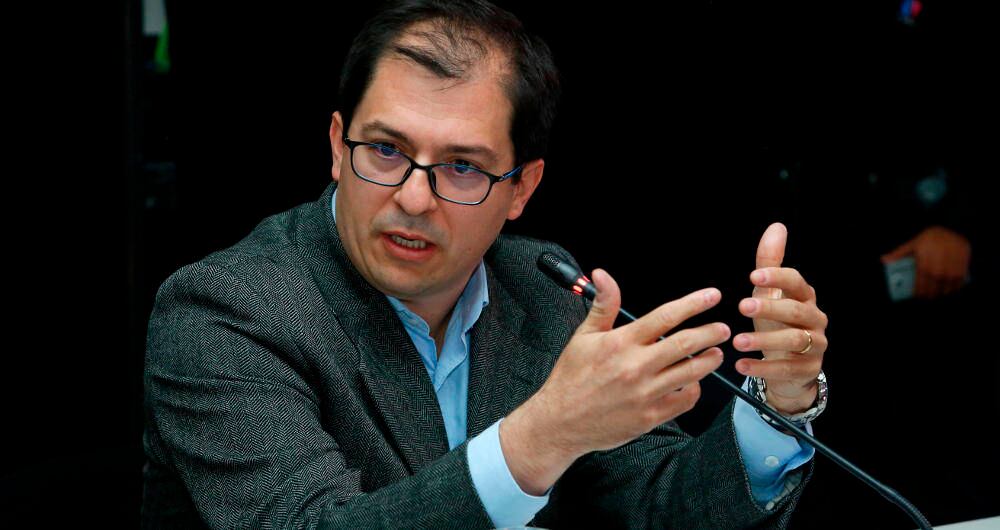 "Siempre será criticable que la terna de fiscal sea de amigos del presidente", aseguró Roy Barreras