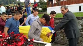 Sepelio de Fabián Ordóñez Cancimance y y Víctor Manuel López Giraldo, policías asesinados en La Vega, Cauca, en 2017.