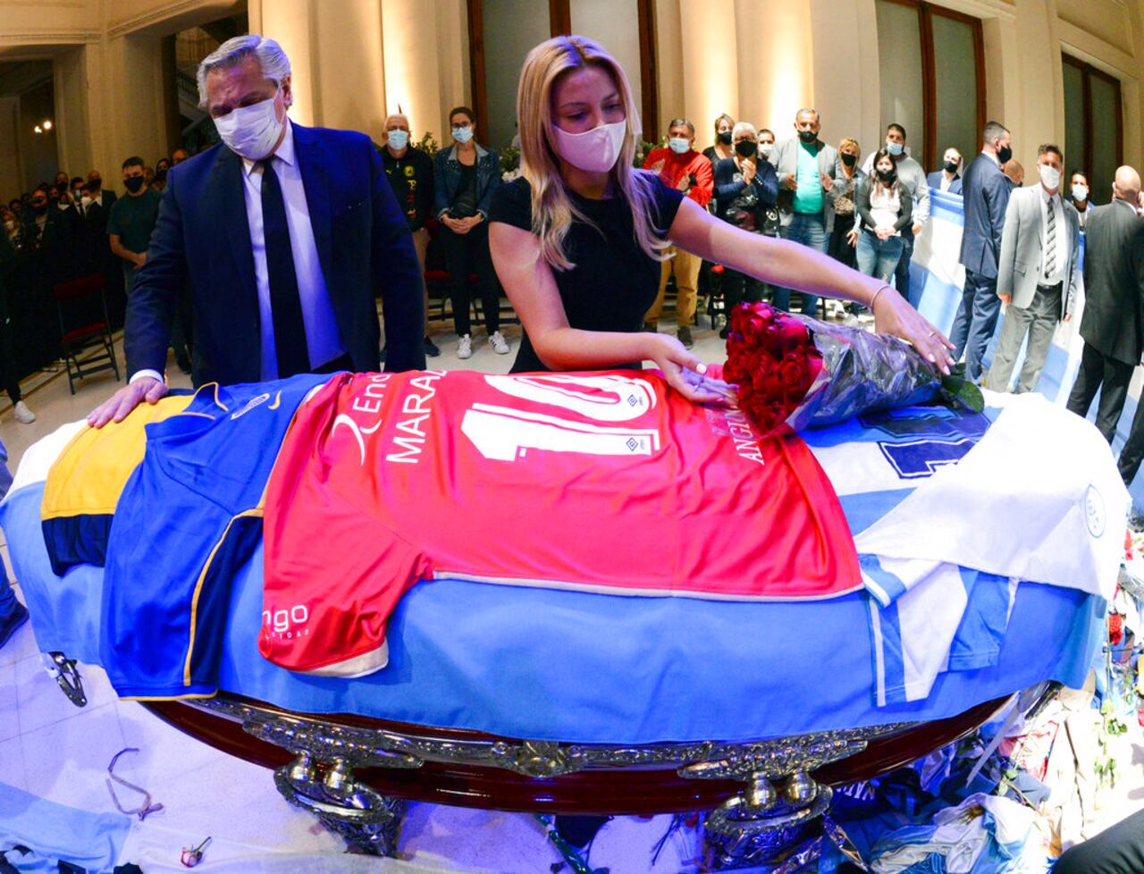Desmanes empañan el velorio de Diego Maradona en Buenos Aires