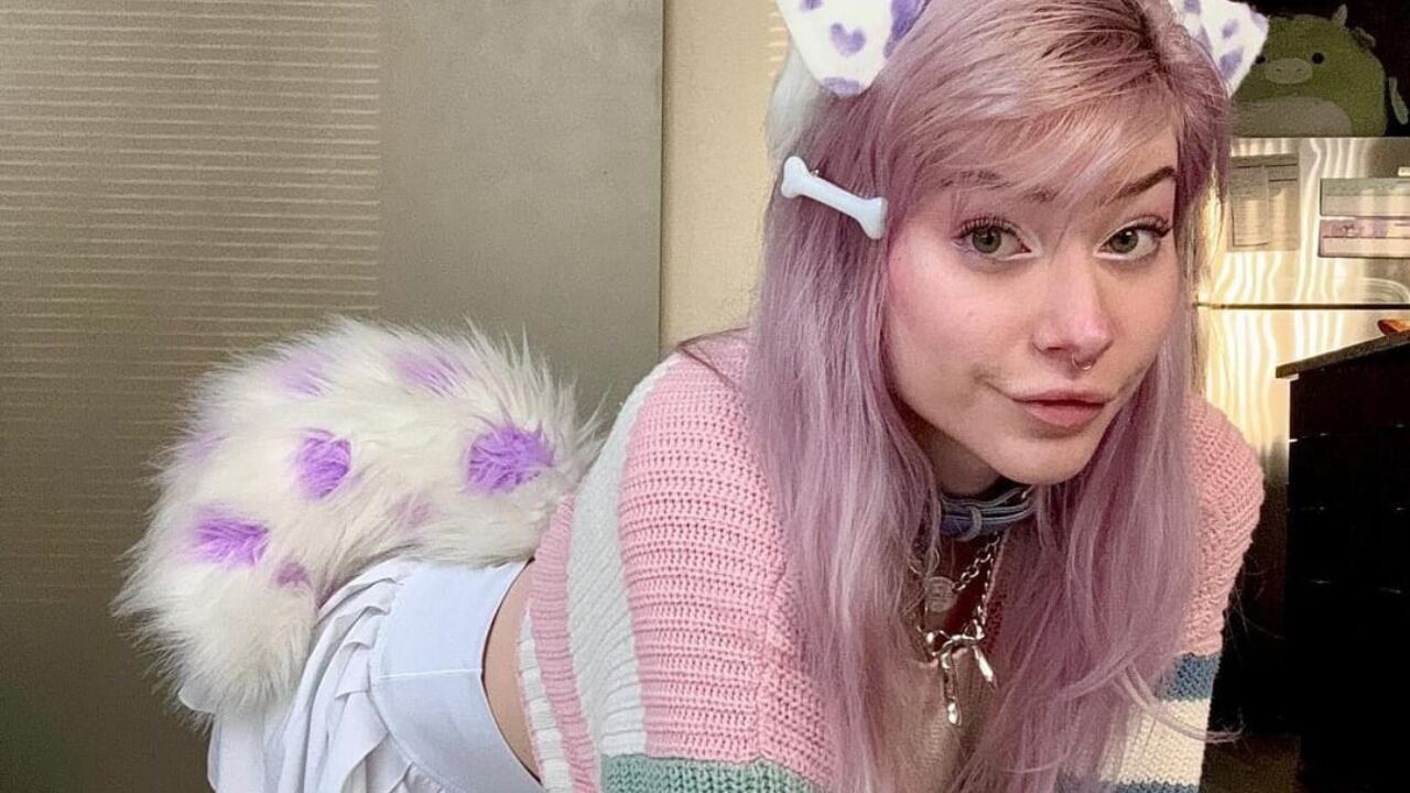 La mujer de hace llamar en las redes sociales Meow.