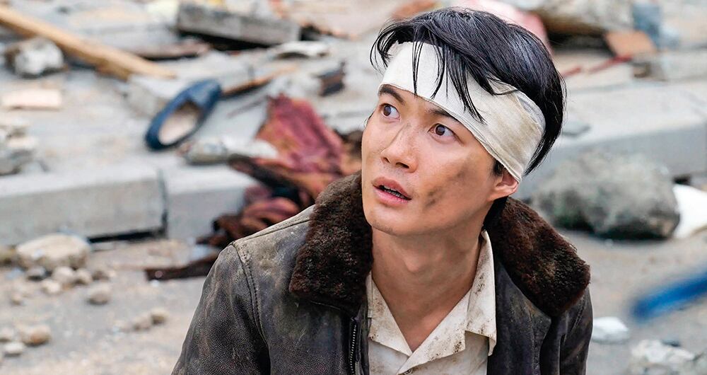 El drama humano es crucial en la trama de Godzilla Minus One, sigue a un kamikaze deshonrado que inevitablemente cruza caminos con la bestia y en quien recae una enorme responsabilidad.