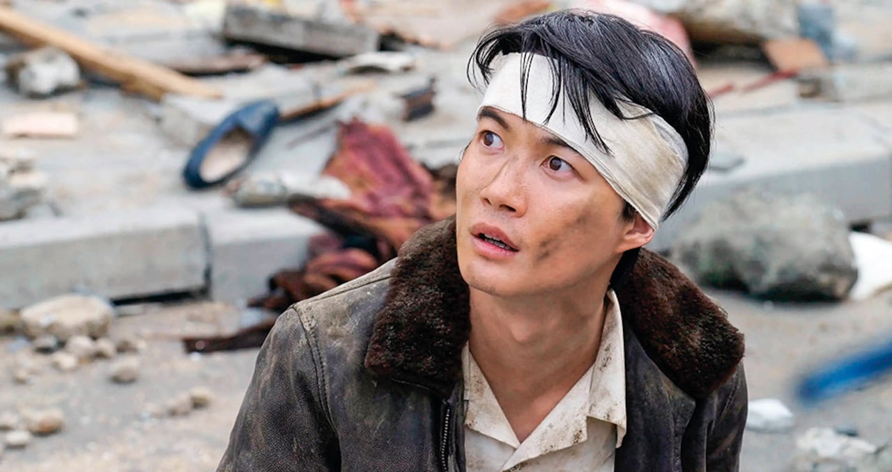 El drama humano es crucial en la trama de Godzilla Minus One, sigue a un kamikaze deshonrado que inevitablemente cruza caminos con la bestia y en quien recae una enorme responsabilidad.