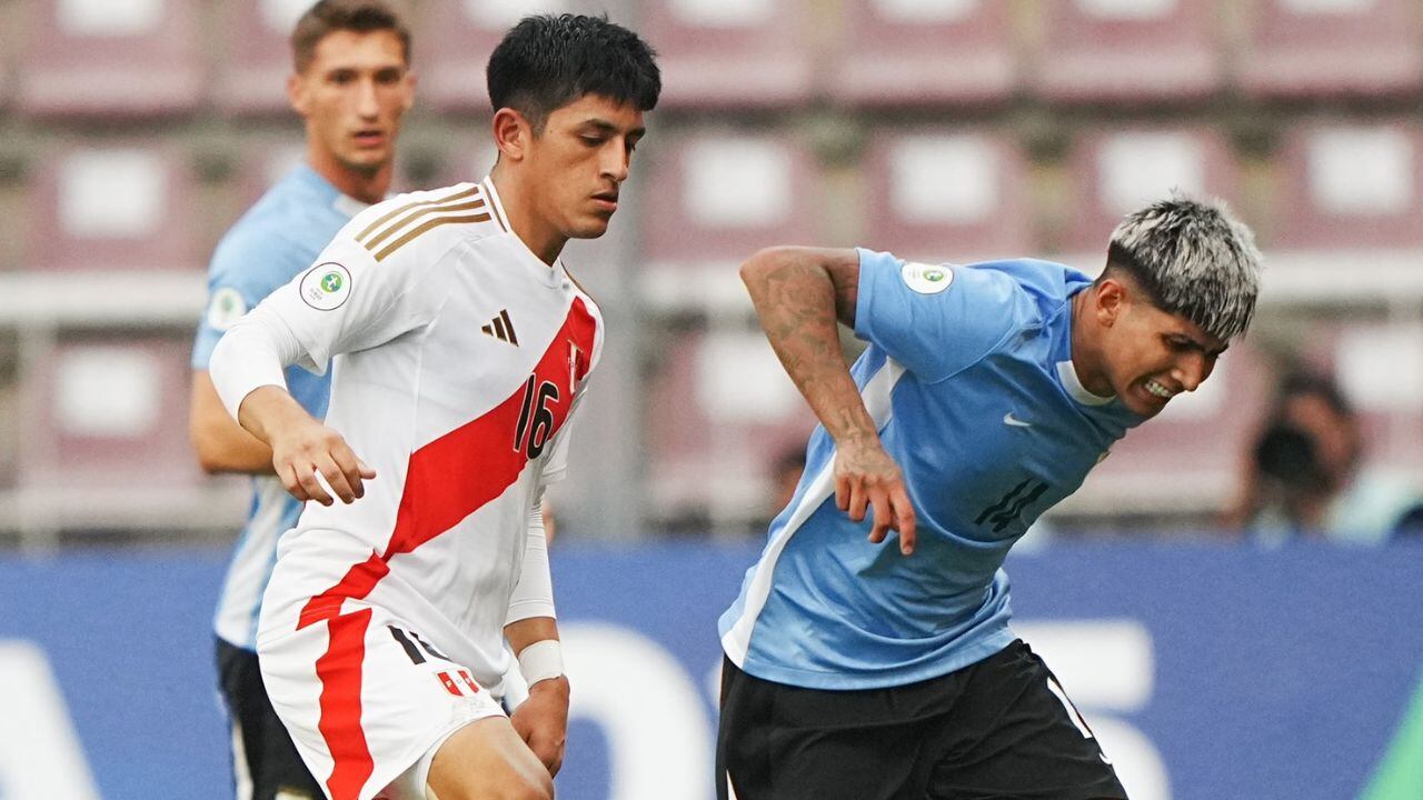 Duelo entre Perú y Uruguay.