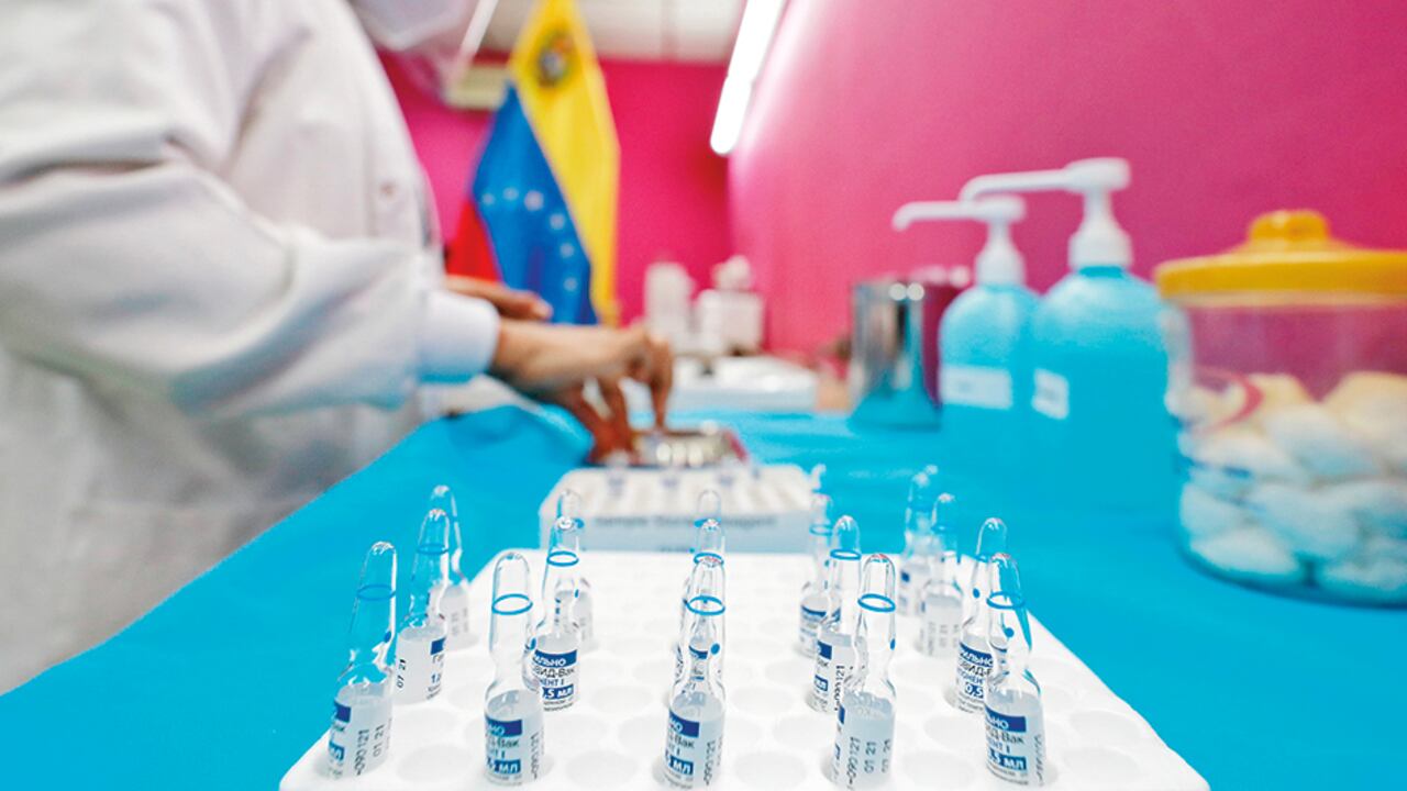 Una de las máximas alertas es que estos supuestos médicos no tendrían la capacitación mínima para hacer procedimientos en salud.