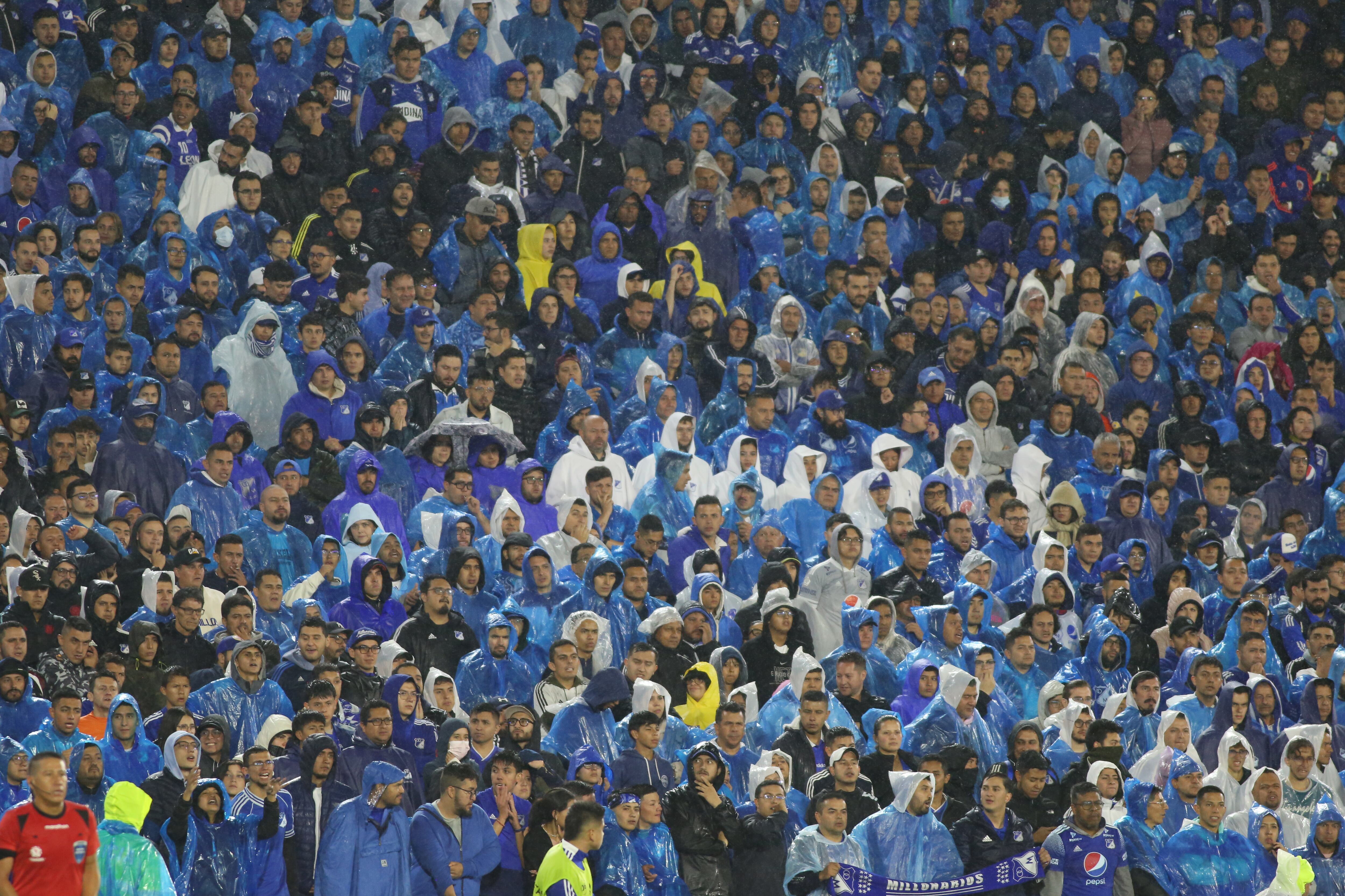 Hinchas Millonarios en El Campín.