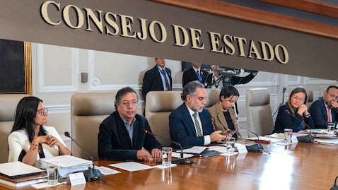 Gustavo Petro con el Consejo de Estado y consejo de ministros