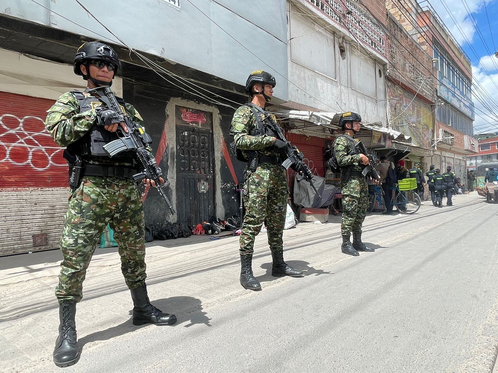 Militarizan barrio María Paz en la localidad de Kennedy.