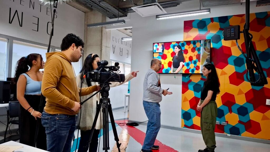 Pontificia Universidad Javeriana da un paso histórico en el cine: "Escrito en la
piel: Una vida tatuada por la guerra", la primera película académica que será
exhibida comercialmente, entra en preproducción