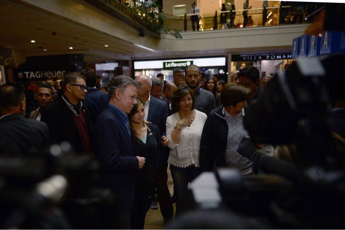El presidente aseguró que lo que busca el terrorismo es sembrar pánico entre la población civil y que la información falsa, así como las especulaciones, son también sus instrumentos. Fotografía: Presidencia.