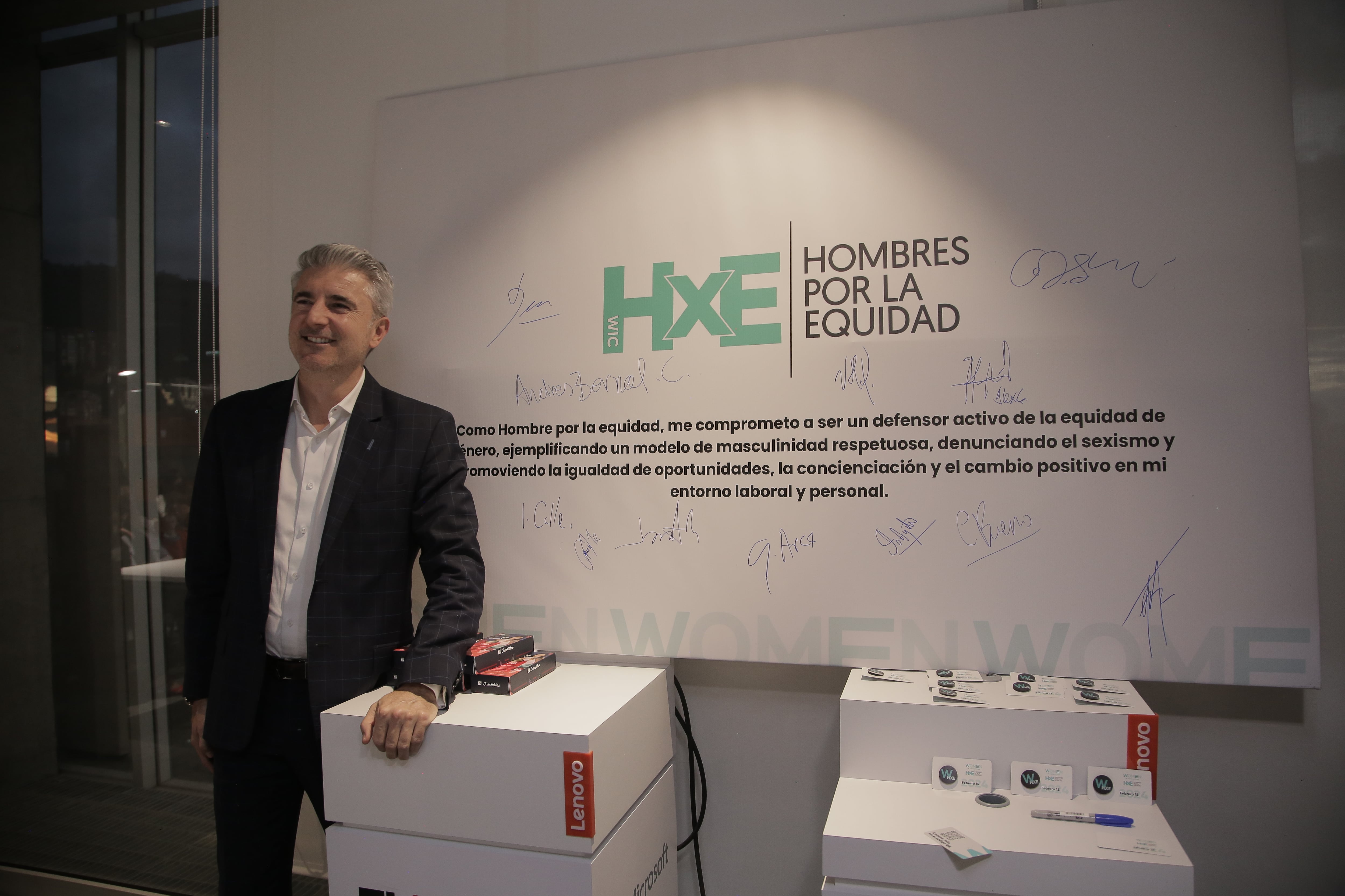 Colaboración en acción: Integrantes del comité se unen con otros grupos dentro de WIC para fortalecer su impacto en la promoción de políticas inclusivas y equitativas