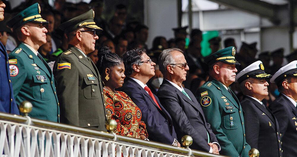 El general Sanabria junto al presidente Gustavo Petro.