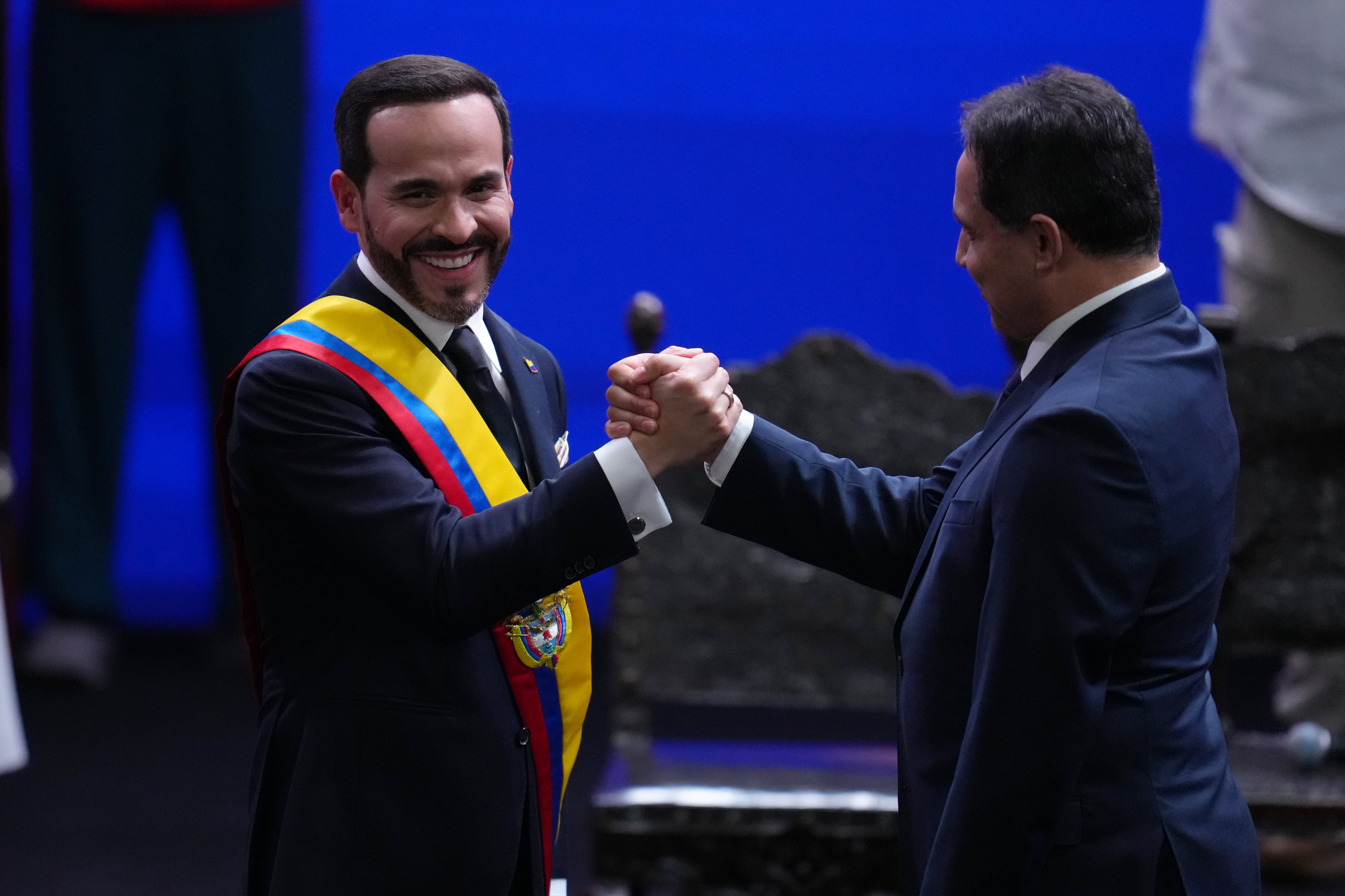 Colombia's President Abelardo de la Espriella shakes hands with Senate President Honorio Henriquez after taking the oath of office in Cali, Colombia, Friday, Aug. 7, 2026. (AP Photo/Matias Delacroix)