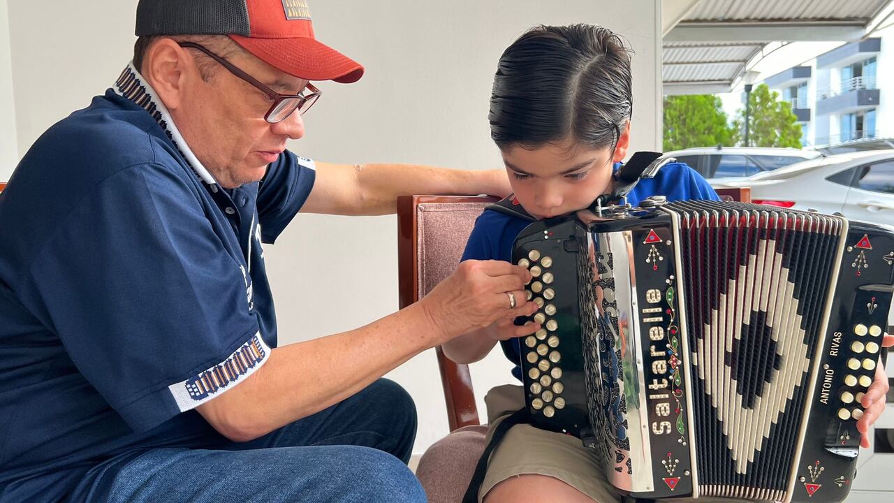 “Quien apadrina no entrega solo un aporte económico: abre una puerta real para que un niño encuentre propósito, disciplina, creatividad y protección. Eso es transformar vidas”, afirma Julieth Peraza, gestora cultural y directora ejecutiva de la Fundación Cocha Molina.