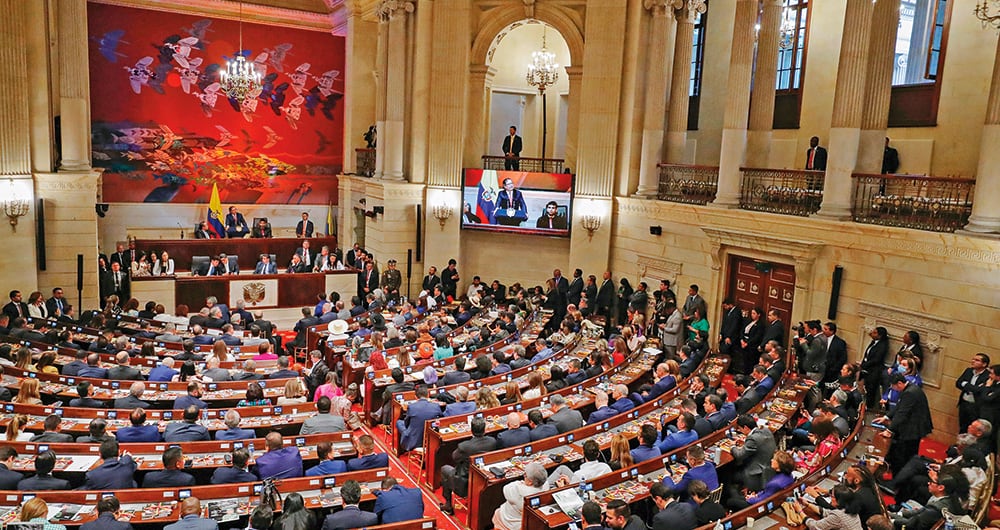 El Congreso de la República aprueba el presupuesto general, pero, posteriormente, el Ejecutivo debe emitir un decreto de liquidación con un anexo específico sobre el gasto.