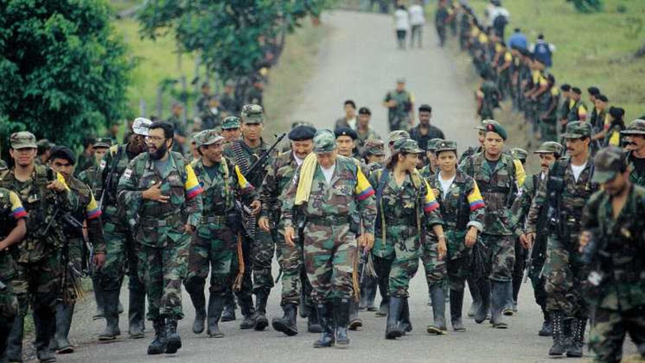 Manuel Marulanda recorriendo las calles de San Vicente del Caguán. Foto: León Darío Peláez
