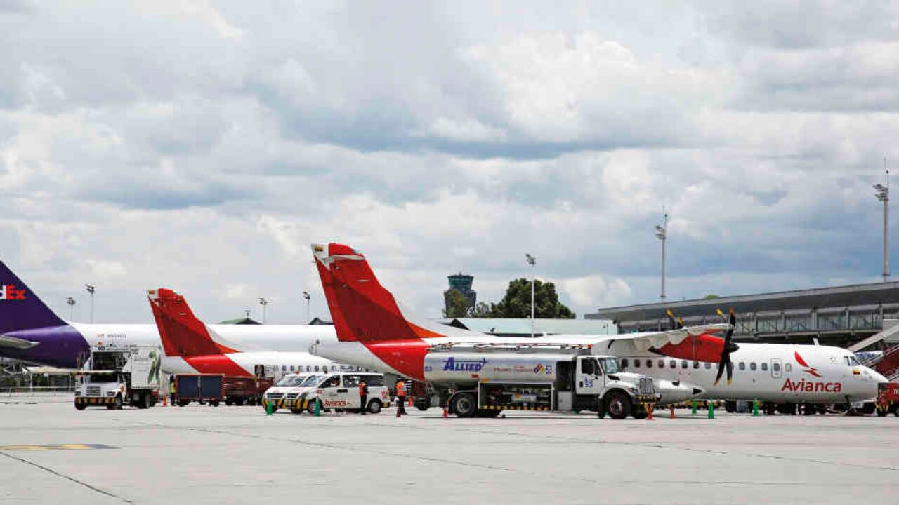 Avianca mueve el 50 por ciento de los pasajeros en vuelos nacionales y casi la mitad de los internacionales.