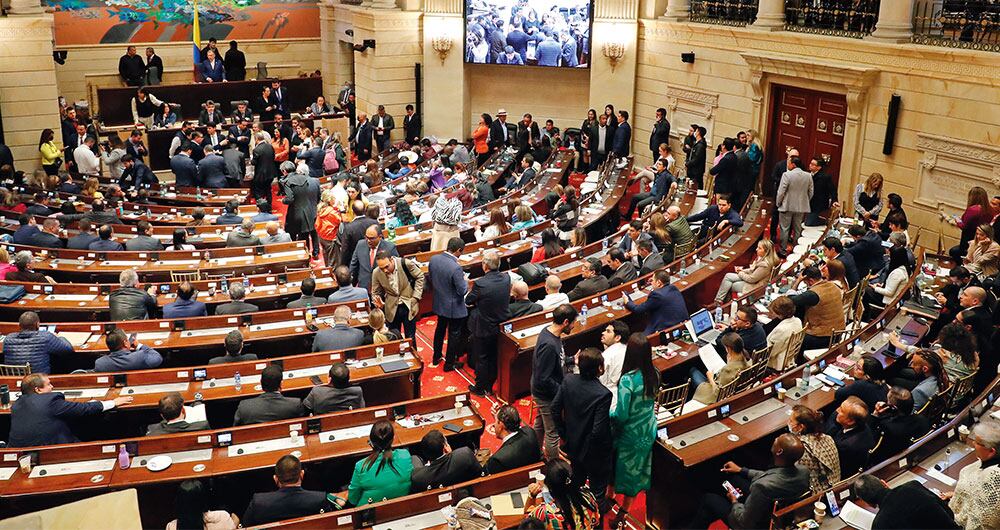 Algo que ha empezado a suscitar preocupación en la bancada es que por estar pendientes de los escándalos están perdiendo sus banderas.