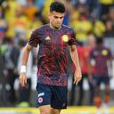 BARRANQUILLA, COLOMBIA - MARCH 24: Luis Diaz of Colombia warms up before a match between Colombia and Bolivia as part of FIFA World Cup Qatar 2022 Qualifier on March 24, 2022 in Barranquilla, Colombia. (Photo by Gabriel Aponte/Getty Images)