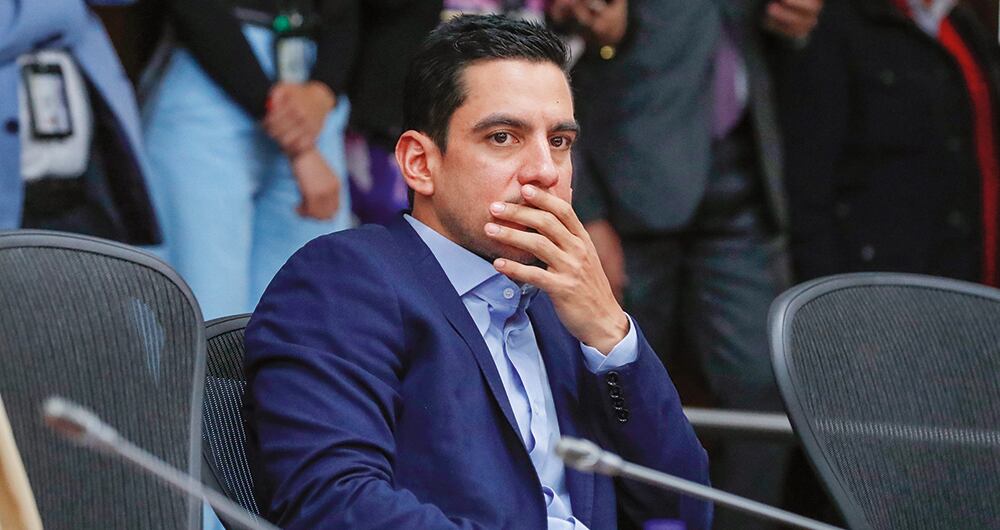    El senador Álex Flórez, quien se hizo famoso por insultar a policías que trataron de controlar un escándalo que protagonizó en estado de alicoramiento en Cartagena, ahora es investigado por lavado de activos. 