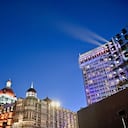 La policía india está investigando a un presunto estafador que pasó casi dos años en un hotel de cinco estrellas sin pagar debido a que al parecer sobornaba al personal para arreglar los registros, informaron este jueves medios locales. (Photo by Rubina A. Khan/Getty Images)