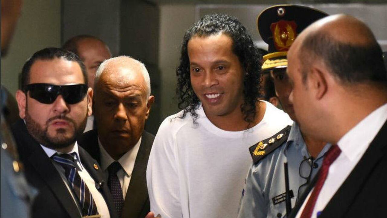 Ronaldinho queda en libertad tras seis meses detenido en Paraguay