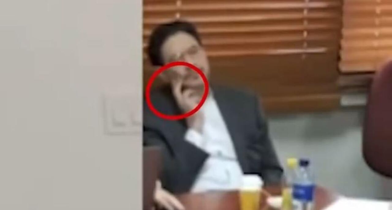 Los usuarios de redes sociales lograron captar extraños momentos en el juicio contra el expresidente Álvaro Uribe.