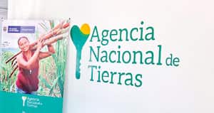 El Gobierno, mediante la Agencia Nacional de Tierras, les está prometiendo a los campesinos que les entregará los predios rurales que están en poder de la SAE y del Fondo de la Unidad para las Víctimas, pero para poder cumplir esa promesa necesita que se resuelvan los líos judiciales de dichos terrenos.