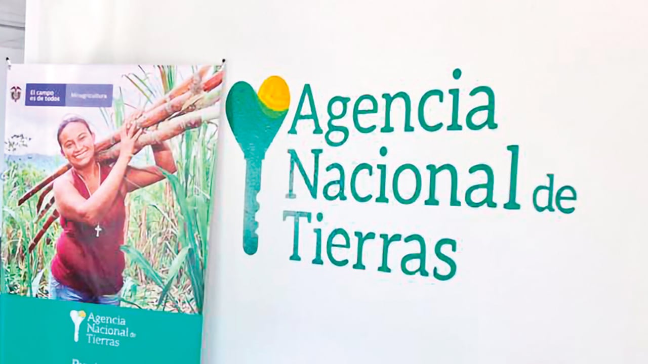 El Gobierno, mediante la Agencia Nacional de Tierras, les está prometiendo a los campesinos que les entregará los predios rurales que están en poder de la SAE y del Fondo de la Unidad para las Víctimas, pero para poder cumplir esa promesa necesita que se resuelvan los líos judiciales de dichos terrenos.