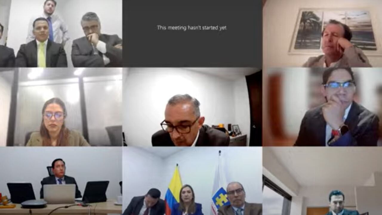 Durante la audiencia, se oficializaron los cargos formulados en contra de los cinco involucrados.