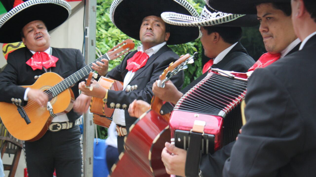Algunos colombianos retiran las cesantías para organizar fiestas.