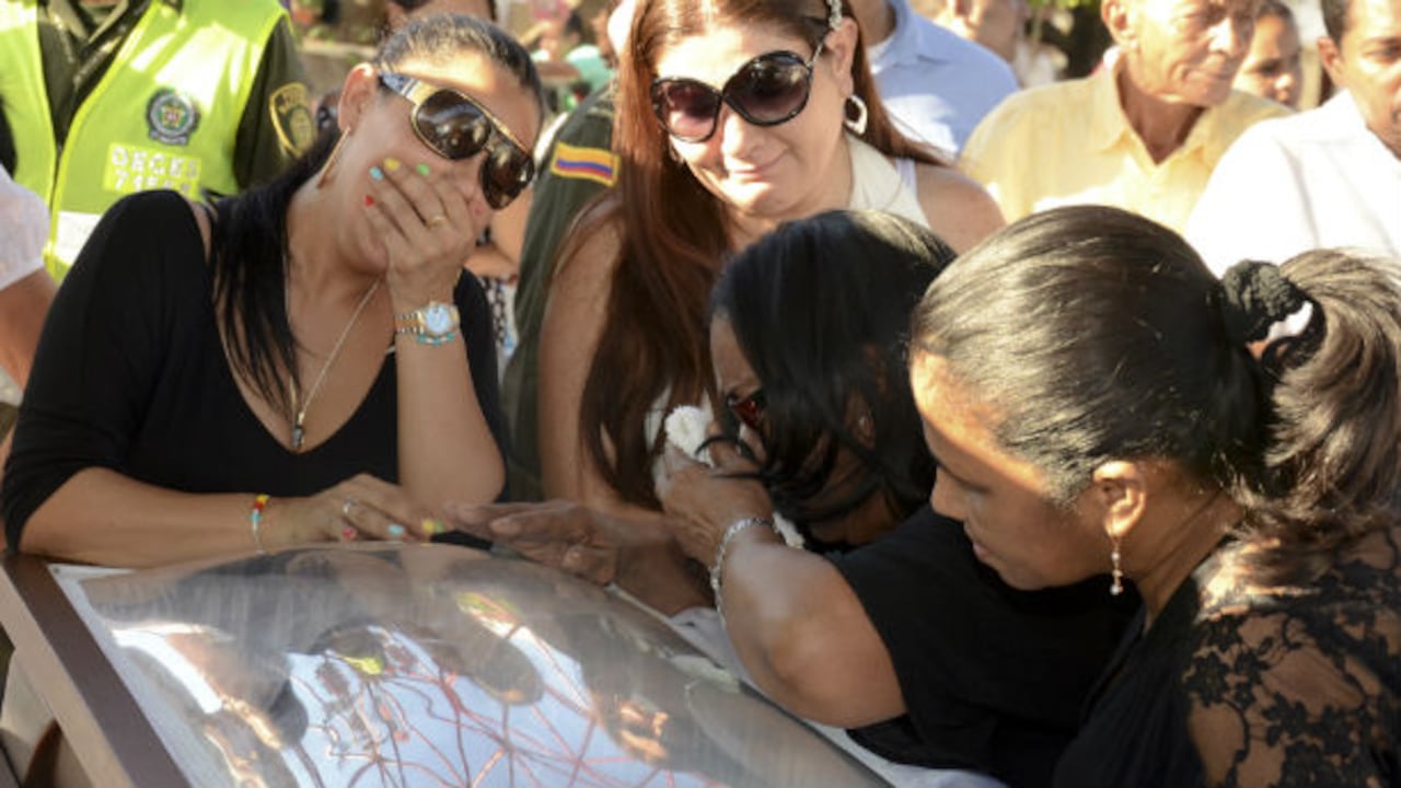 El ataúd de madera con cubierta de cristal fue trasladado temprano hasta la plaza.