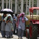 Al menos 68 personas murieron en dos días como consecuencia de la ola de calor que se ha registrado al norte de India, en un hecho que ha generado controversia, ya que algunos sectores han negado que obedezca a estas circunstancias. (Photo by Salman Ali/Hindustan Times via Getty Images)