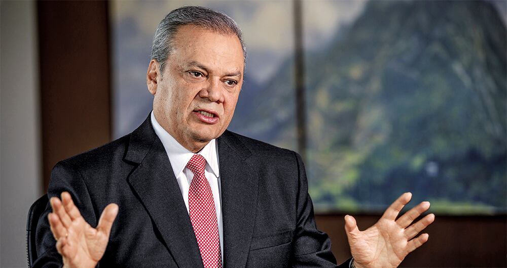   Ovidio Claros Polanco, abogado bogotano con amplia experiencia directiva, llegó a la presidencia de la Cámara de Comercio de Bogotá, respaldado por Gustavo Petro. 