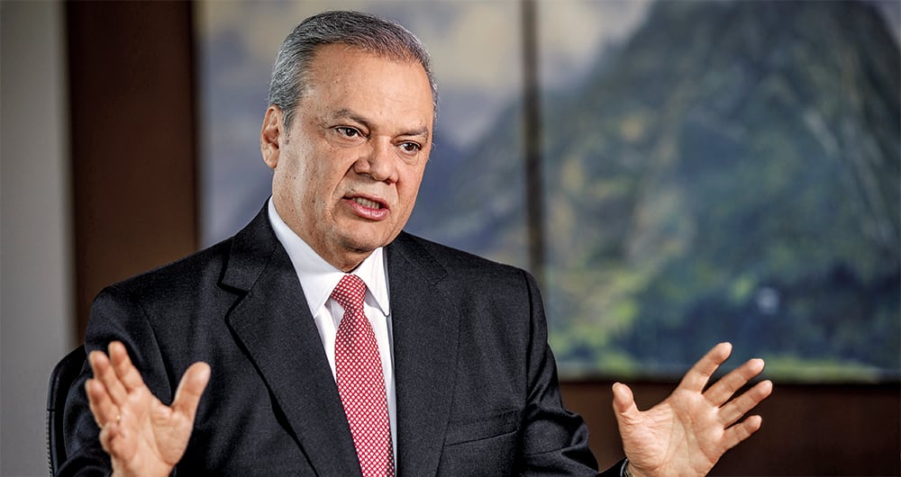   Ovidio Claros Polanco, abogado bogotano con amplia experiencia directiva, llegó a la presidencia de la Cámara de Comercio de Bogotá, respaldado por Gustavo Petro. 